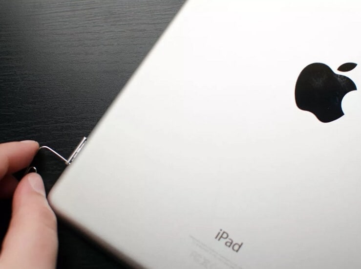 Tablette Apple iPad mini 5 factice écran noir type éteint