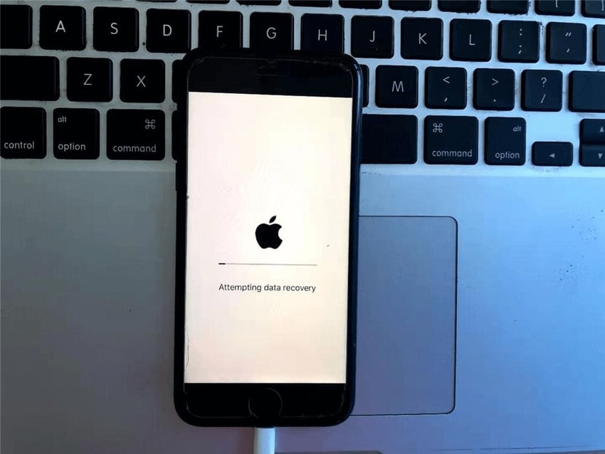 iphone stuck on attempting data recovery