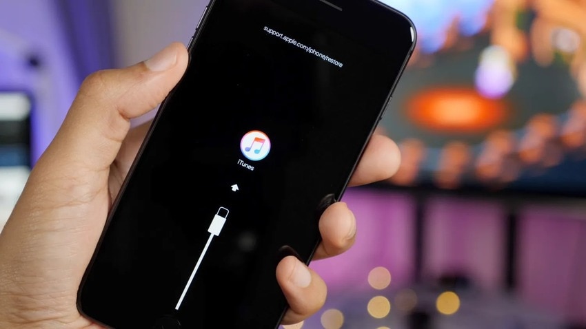 risolvere il problema di un iphone che mostra il logo apple e si spegne con itunes