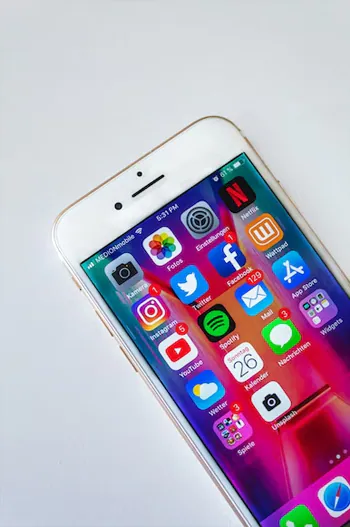 تحديث التطبيقات على iPhone.