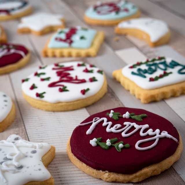 cookies with christmas greetings