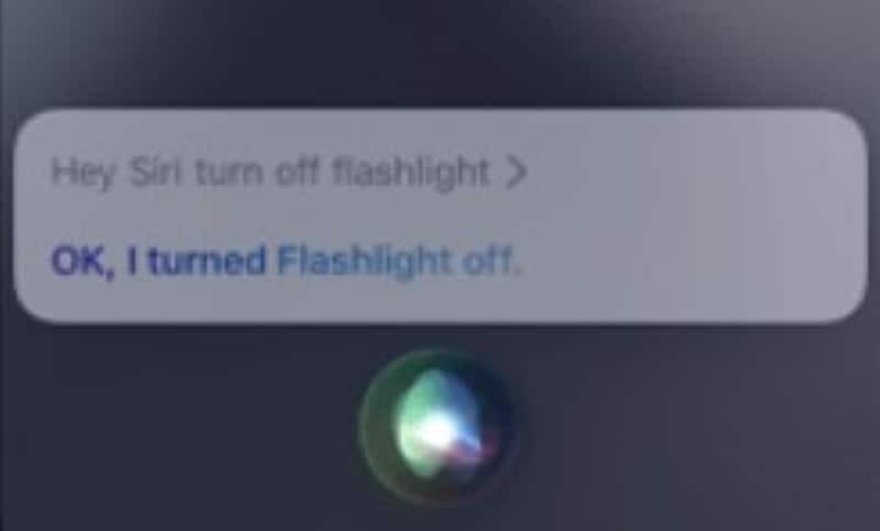 use siri to turn off flashlight