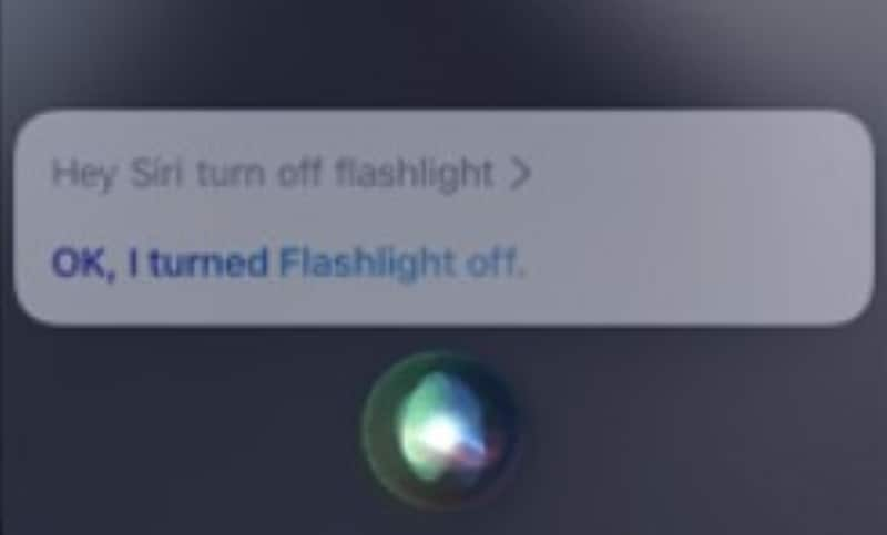 usa Siri per spegnere la torcia