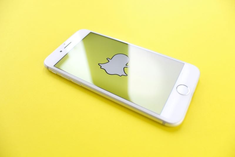 how to freeze snapchat location via snap map