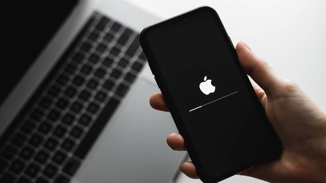 apple logo appears and disappear