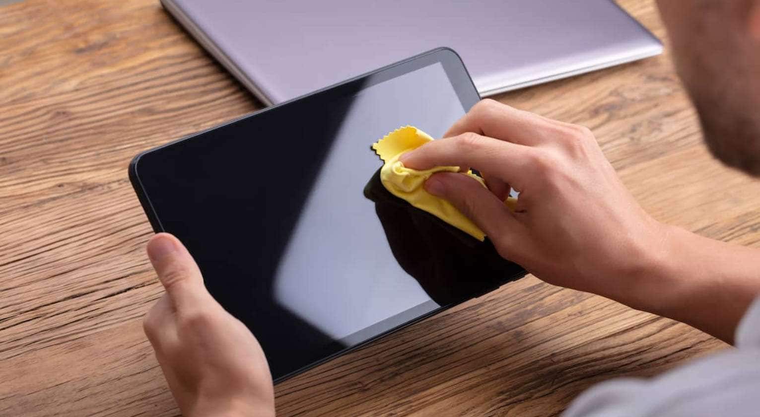 clean ipad for touchscreen working