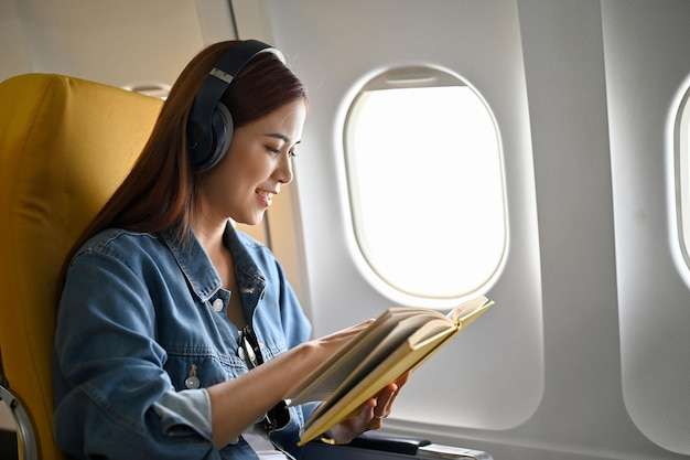 read book during flight