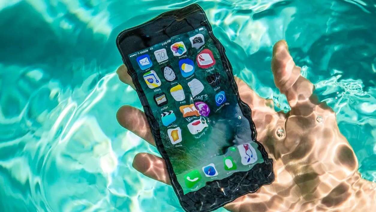 iphone water damage effects