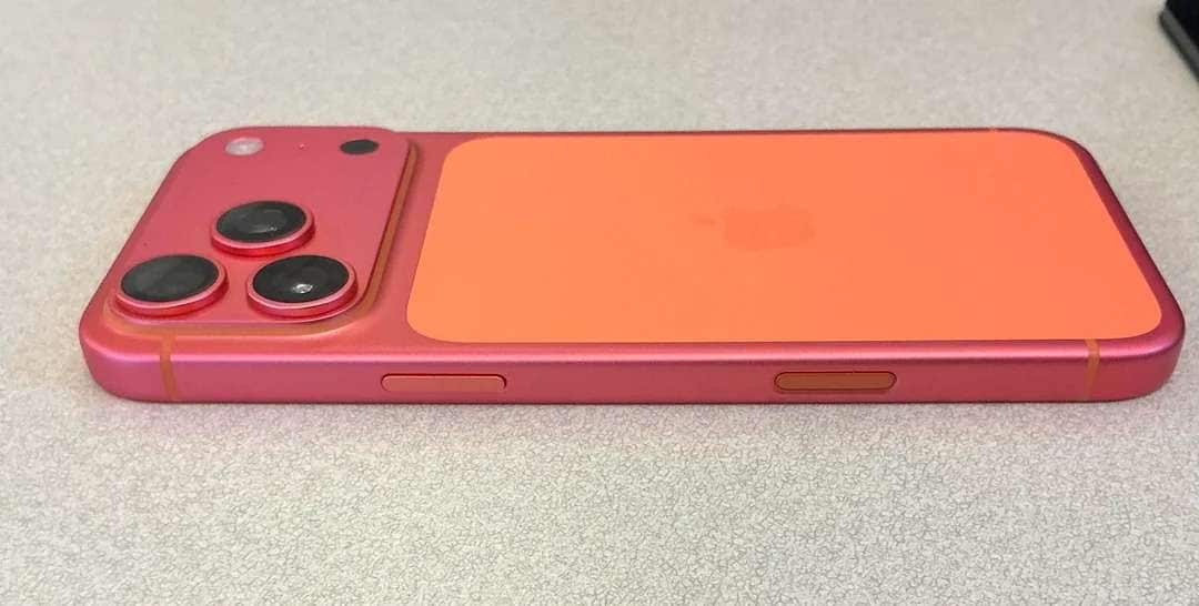 iphone 17 pro change color form orange to pink