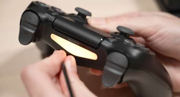 plugging in ps4 controller