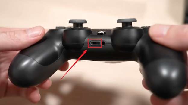 ps4 controller back port