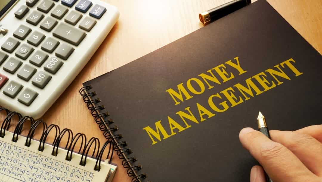 how to manage freelance finances and workflow