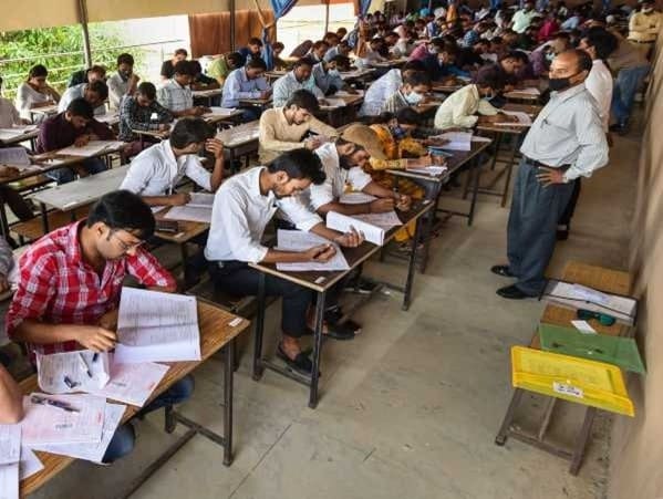 students taking upsc - exam preparation