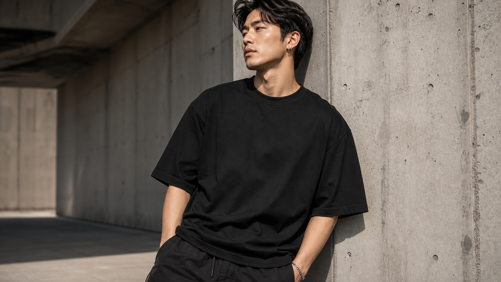 black T-shirt streetwear model photo prompt feature image
