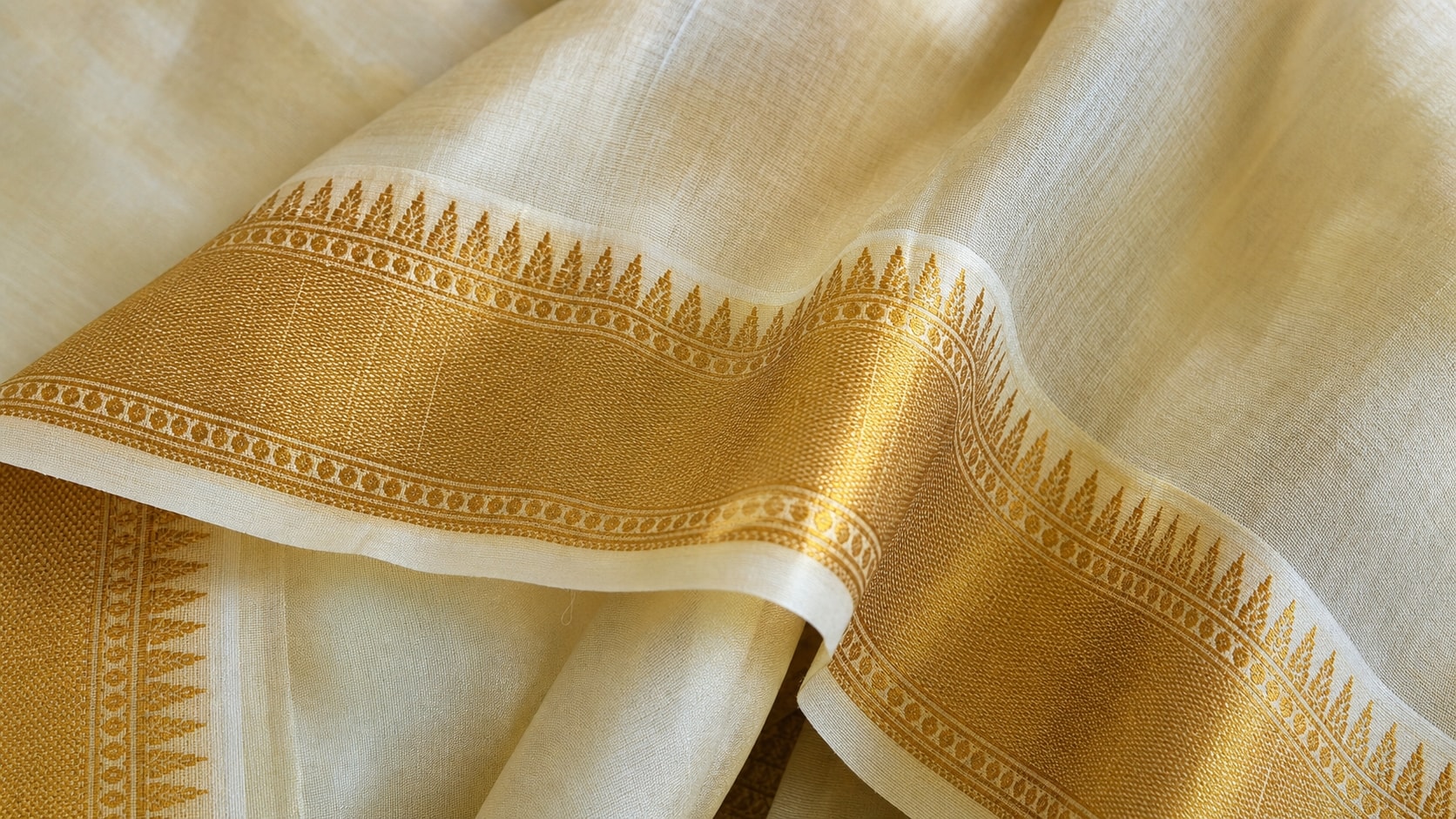 Achieve Authentic Kasavu Saree Details