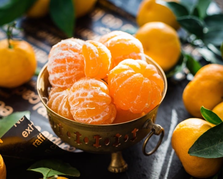 display oranges to attract good fortune