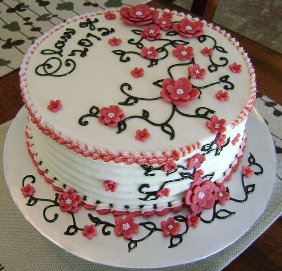 round embellished cake with flowers