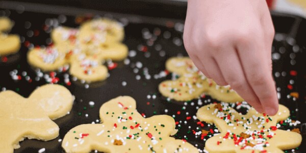 activités amusantes à faire le jour de la Saint-Valentin - cuisiner quelque chose de sucré