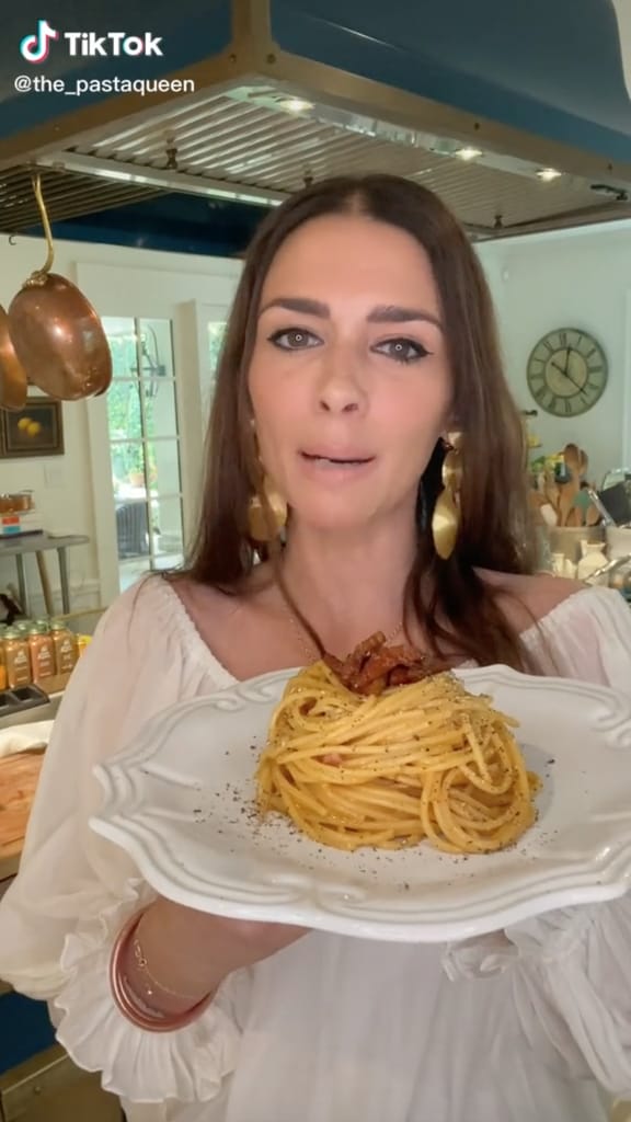 Video en TikTok de the pasta queen