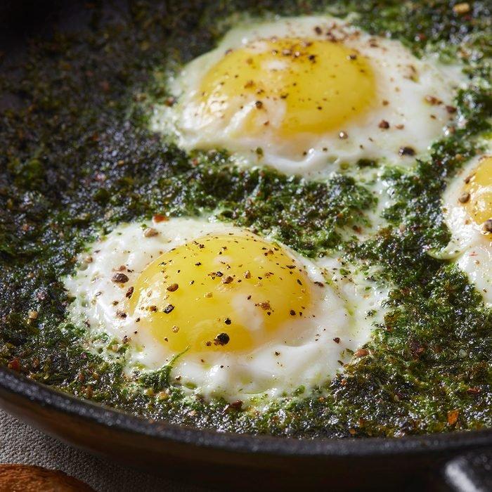pesto eggs-viral tiktok food recipe
