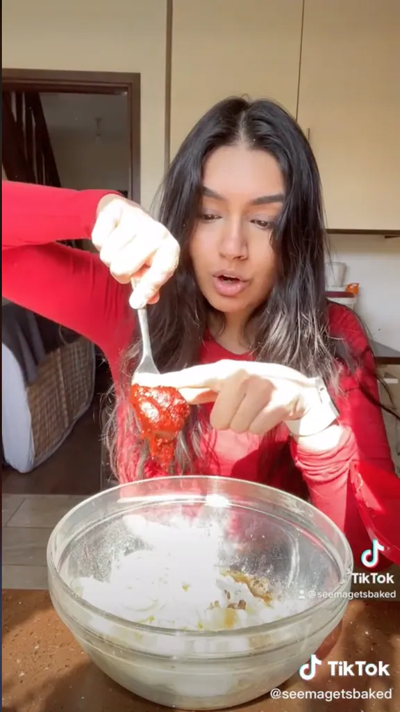 Video tiktok Seema gets baked