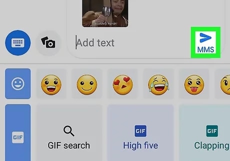 Hacer clic en el icono del papel para enviar el gif