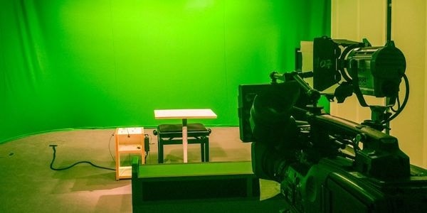 How to Use a Green Screen: A Beginner's Guide