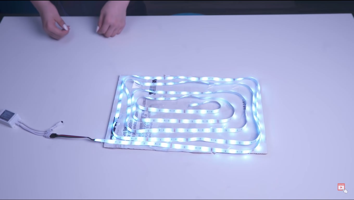 Befestigung von LED-Streifen auf Karton