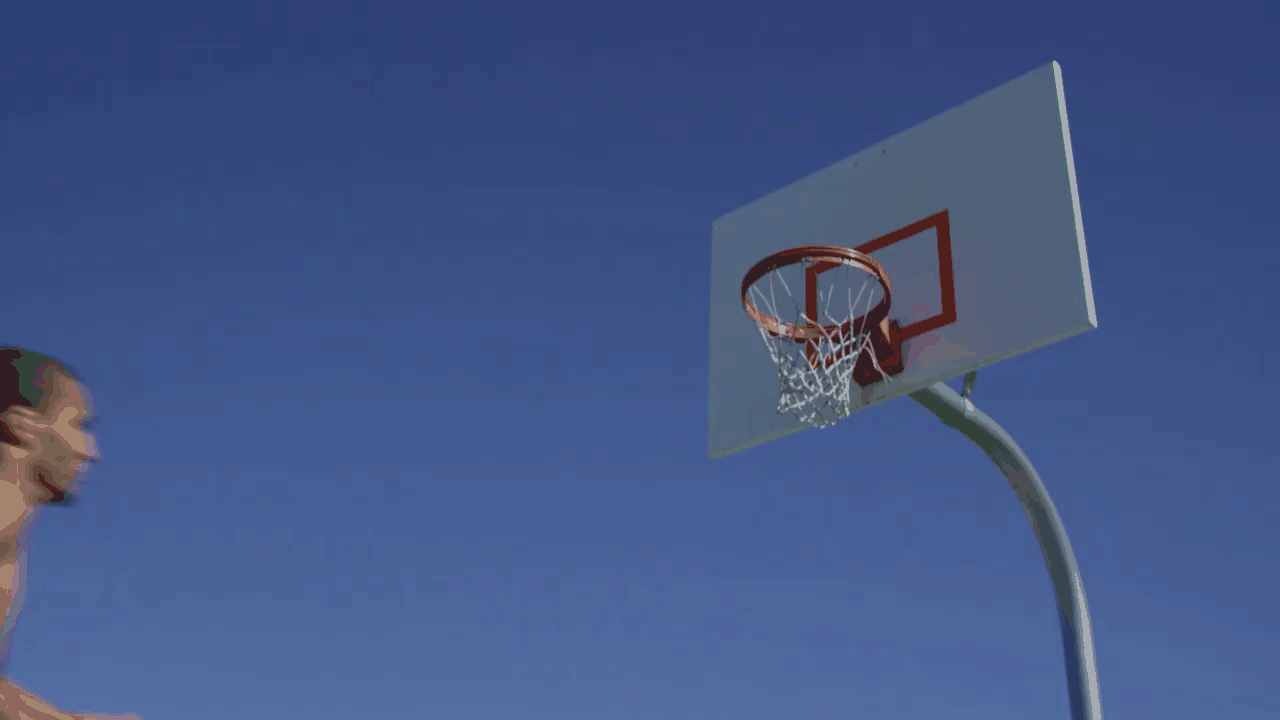 tomas cinematográficas de un jugador de baloncesto