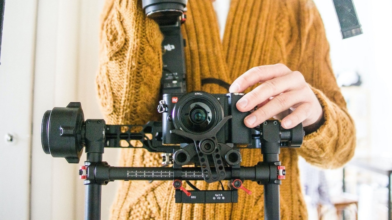 making use of stabilizers and gimbal
