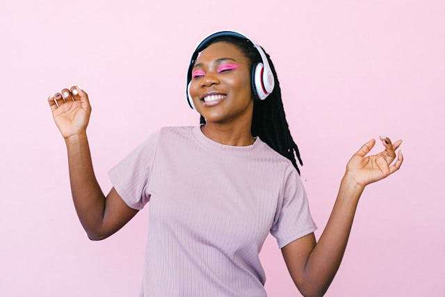 add trending audio