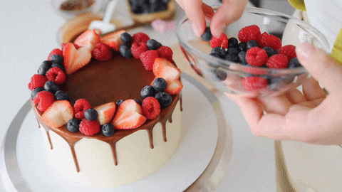 satisfying cake decoration