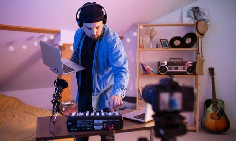 making music with ai music generator
