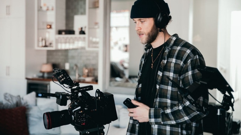 suit for aspiring filmmakers and visual artists