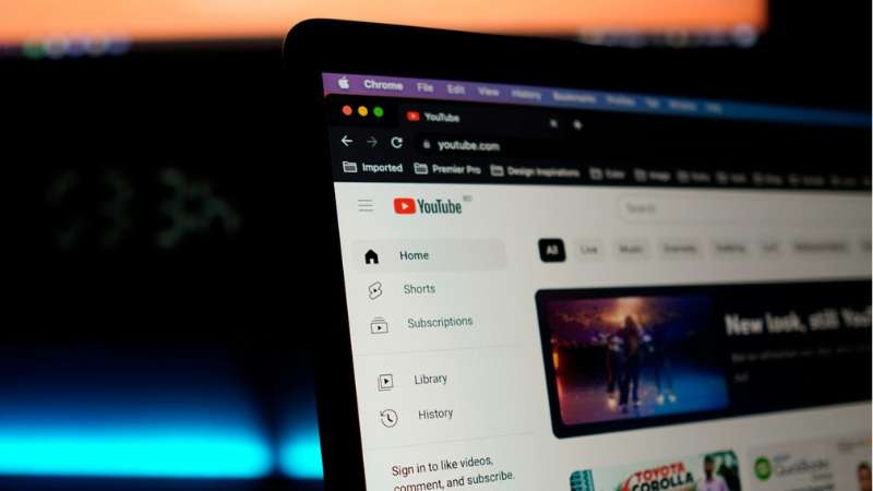 use animated logo in youtube intros