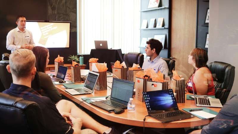 use animated logo in business presentations