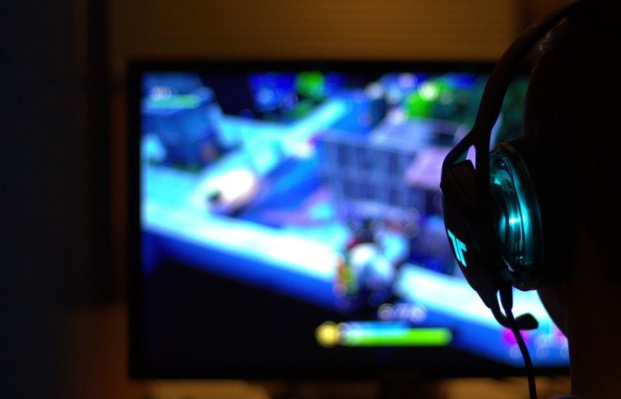 play fortnite
