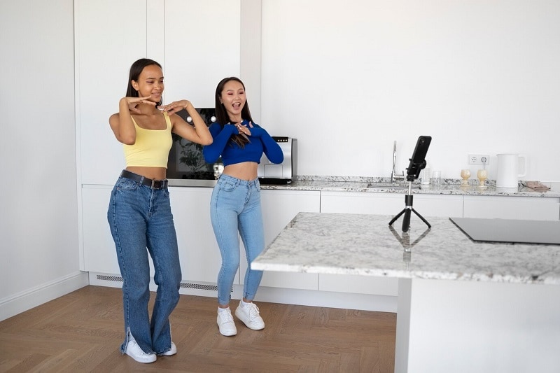 girls creating content for tiktok