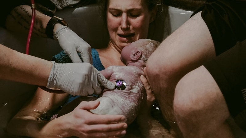 capture raw emotions for birth vlog