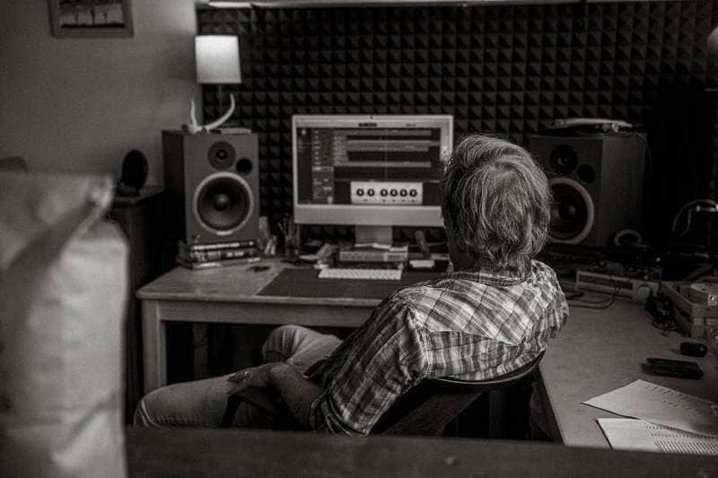 how to identify ai generated music