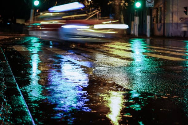 Night drive neon effect in Filmora applied to a rainy city street scene