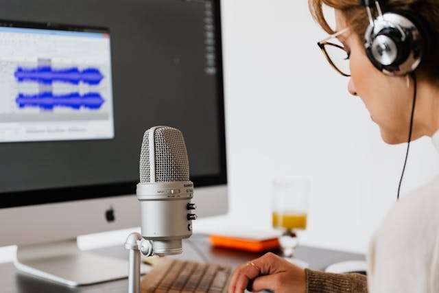 what is a podcast