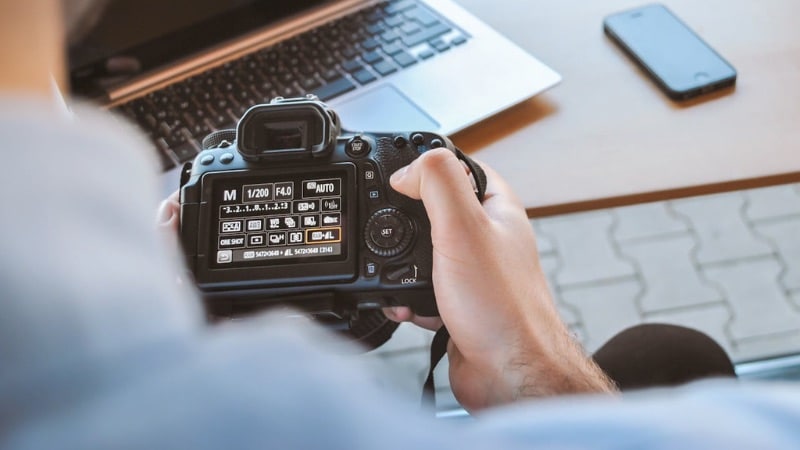 match camera settings to the light source