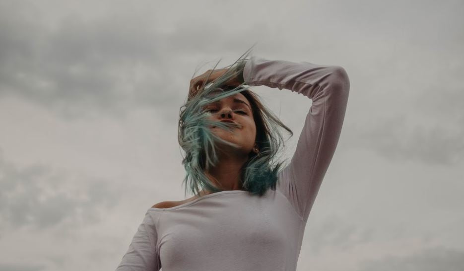 woman dancing