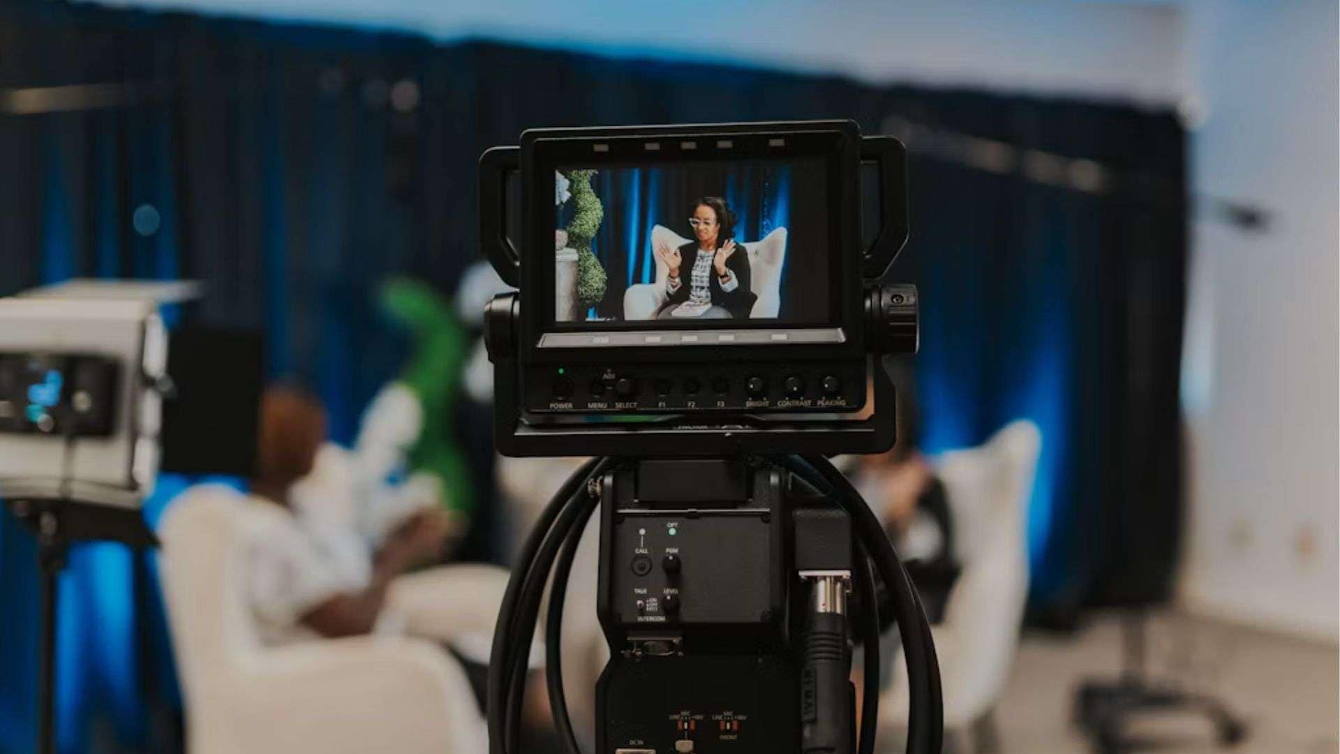 tracking camera for livestream