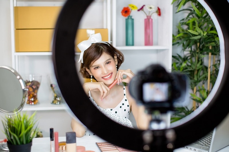 pretty vlogger recording