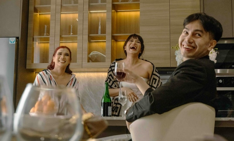 turn customer experience into wine ads