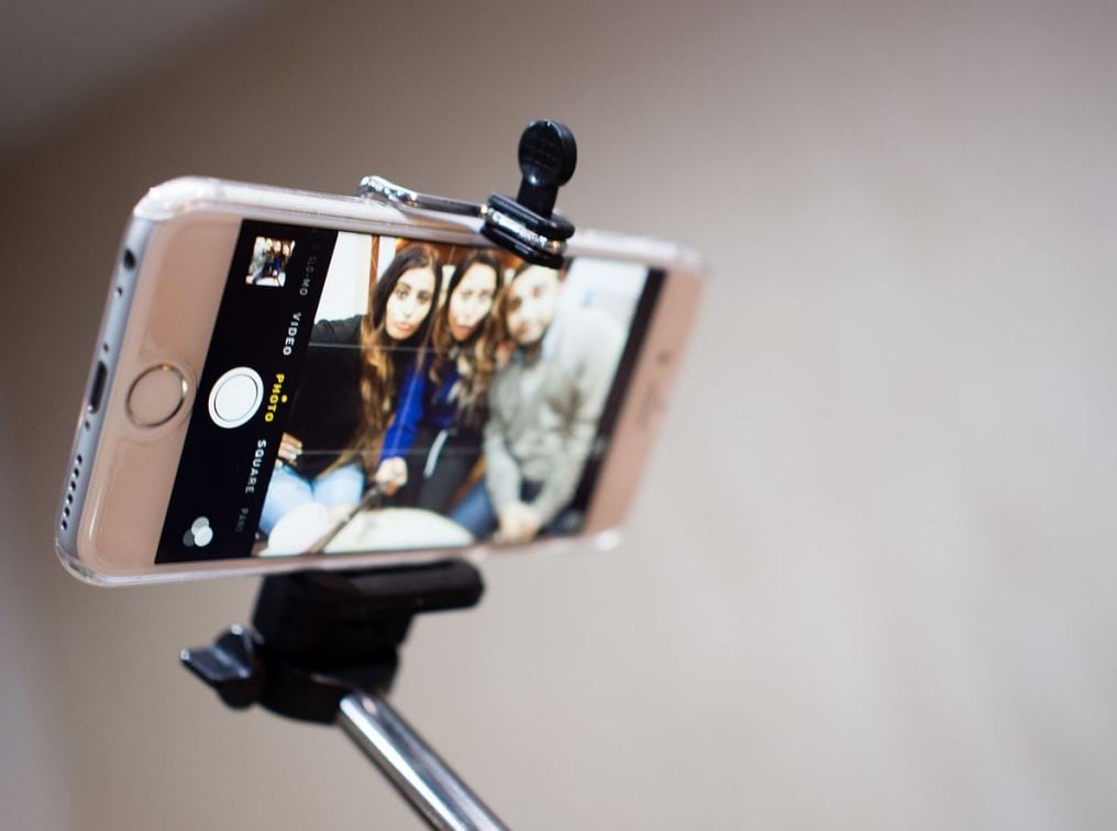 Blue-tooth Connected Selfie Stick