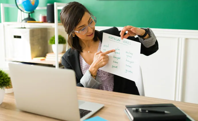 Les freelances utilisent le générateur d'images par IA de Filmora