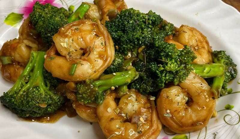 shrimp with broccoli in garlic sauce